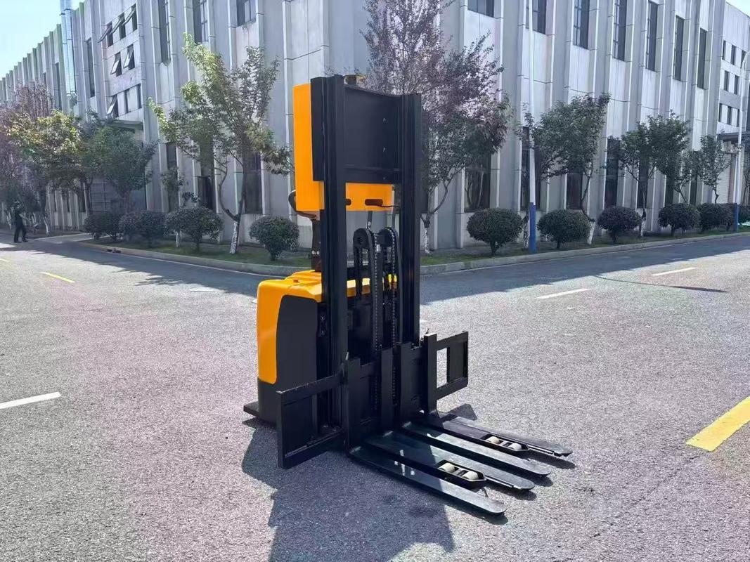 Stacking AGV Chassis (Automated Generated Vehicle), Customized Solutions Provided