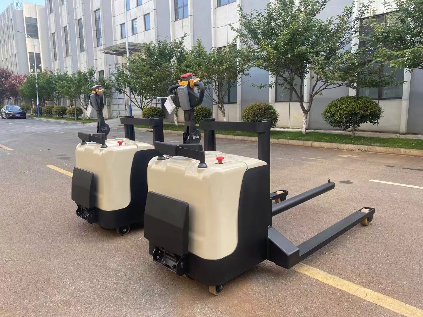 String Cart 1000 KGS Electric Pallet Stacker Truck With Inner Holes Of String Pole ...