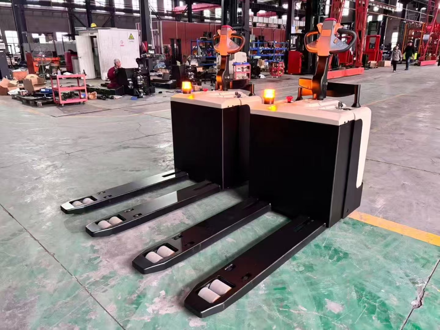 Electric Pallet Truck, 4 Tons Capacity, 2m Lifting Height, Small & Easily Maneuverable